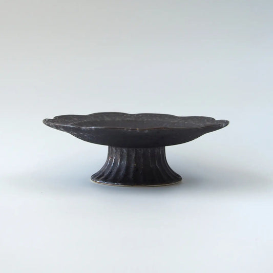 Side profile of the Kouwa 6-inch Flower Footed Plate