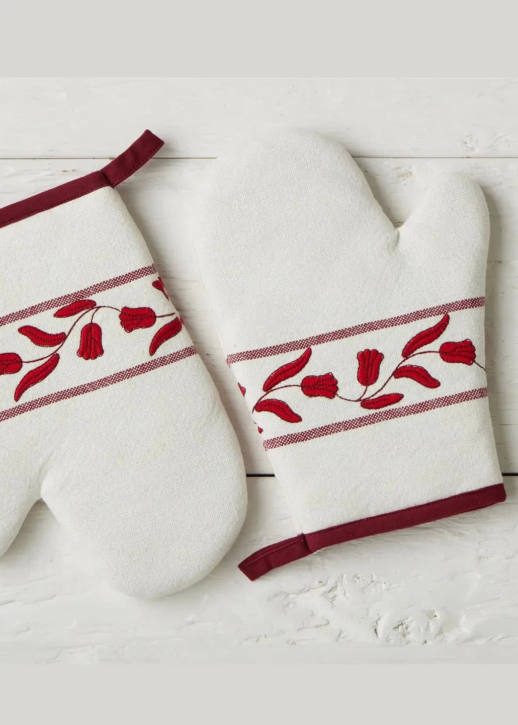 Merlot Red Tulip Oven Mitt - Set of 2
