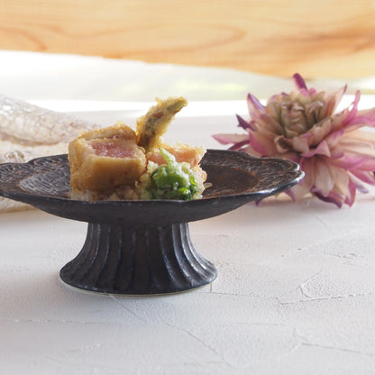 Kouwa 6-inch Flower Footed Plate styled with food