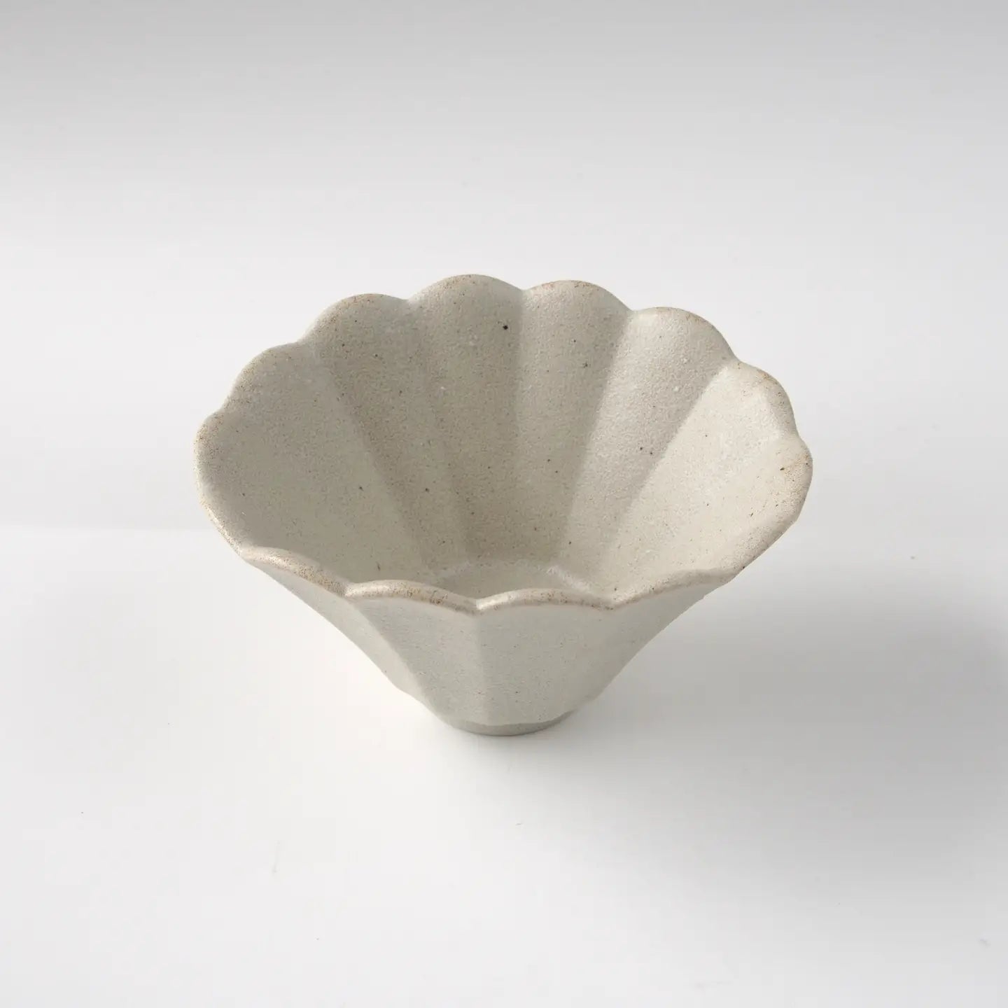 Three-quarter view of the Reiwa 4.3-inch Chrysanthemum Bowl