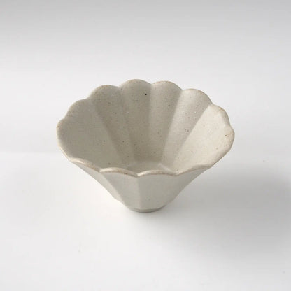 Three-quarter view of the Reiwa 4.3-inch Chrysanthemum Bowl