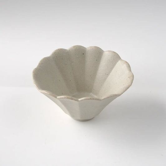 Three-quarter view of the Reiwa 4.3-inch Chrysanthemum Bowl