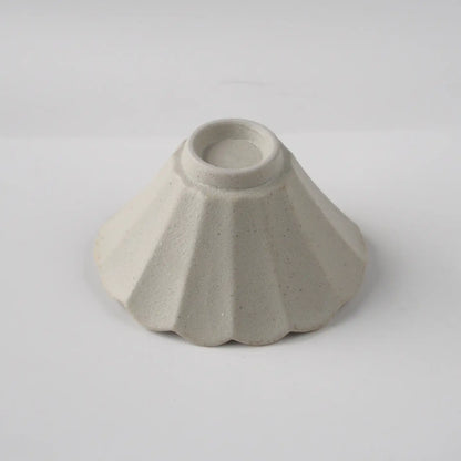 Underside view of the Reiwa 4.3-inch Chrysanthemum Bowl